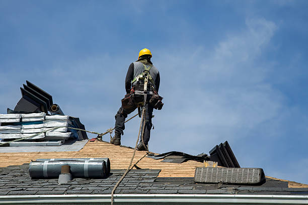 Professional Gutter Installation technician working in Lakeview, NY